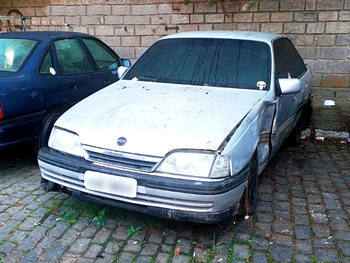 A ação busca fiscalizar e retirar carros abandonados em ruas da cidade - Foto: AsCom PMT