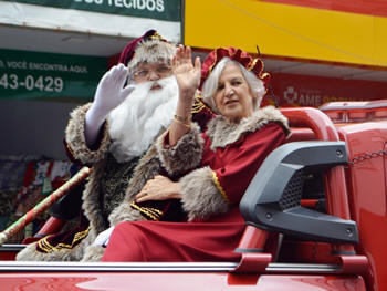 Papai Noel oficial de Teresópolis e Mamãe Noel - Foto: AsCom PMT